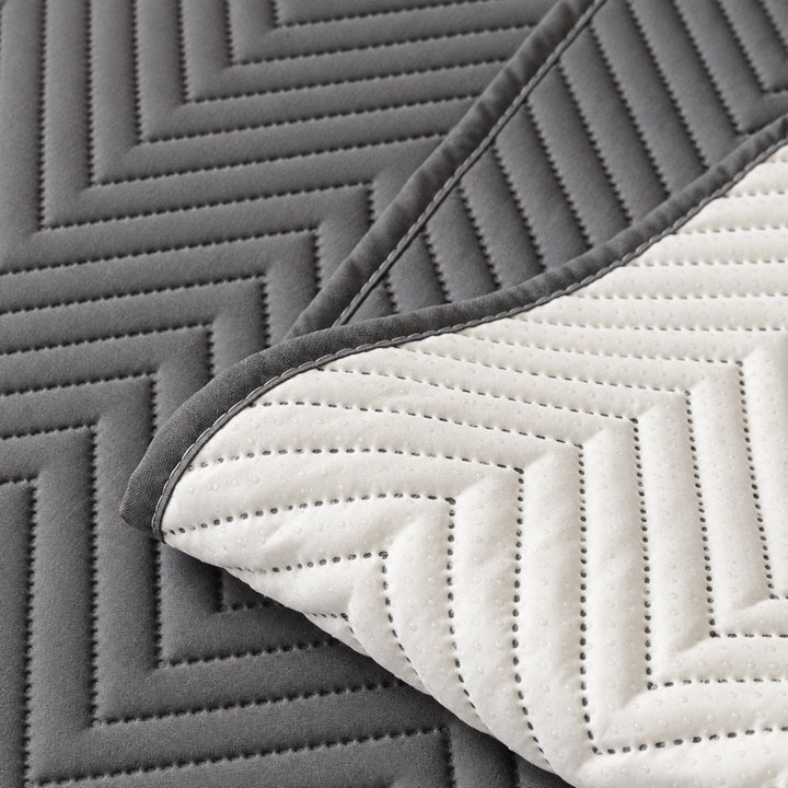 Waterproof Sofa Cover | Scratch-Resistant & Non-Slip | Herringbone Quilting